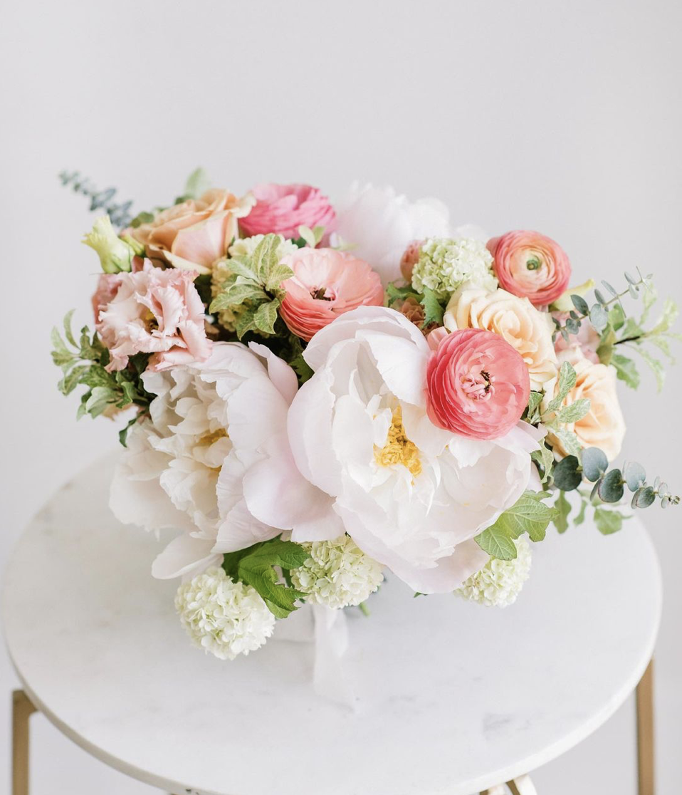 Photo by kristynharderphotography Flowers by Flowers By Janie