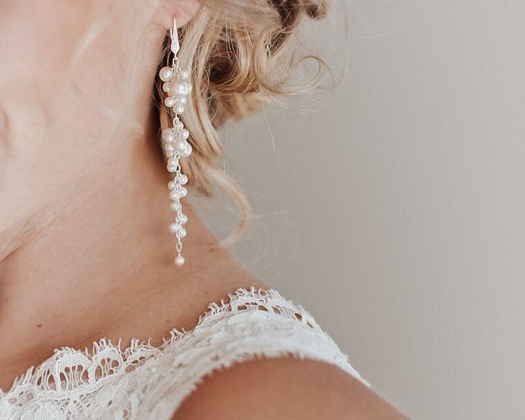 Sarah-walsh-long-pearl-earrings.jpg