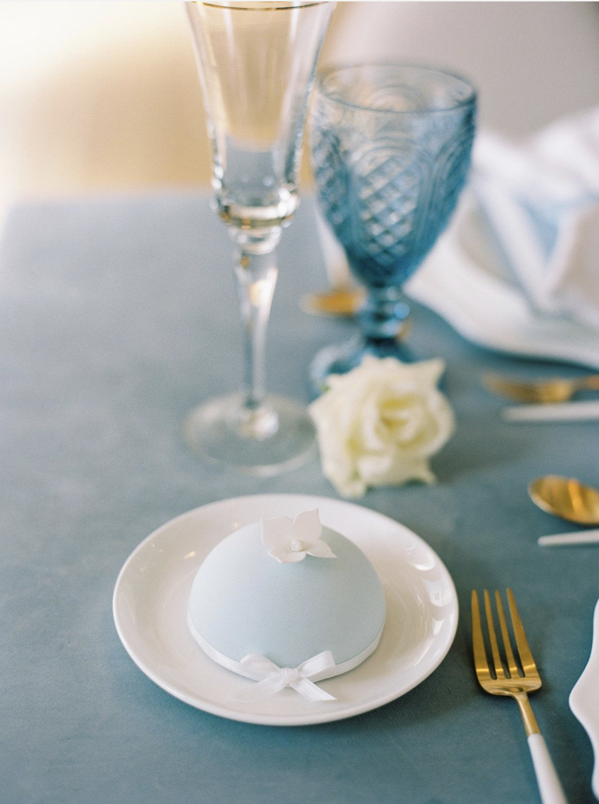 blue-mini-cake-wedding-yyc.png