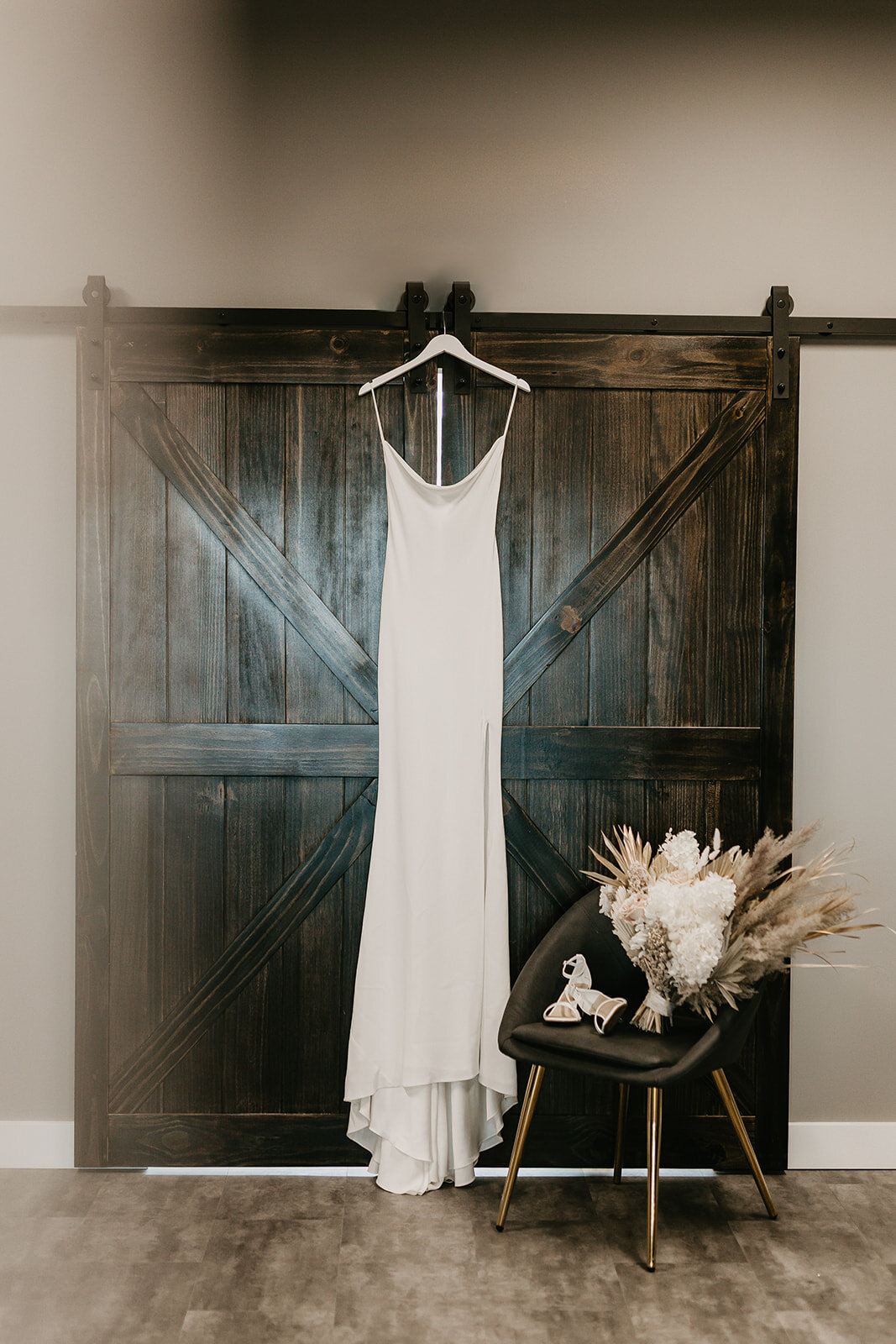modern-minimalist-wedding-dress.jpg